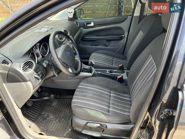 Черный Форд Фокус, объемом двигателя 1.6 л и пробегом 246 тыс. км за 4900 $, фото 3 на Automoto.ua