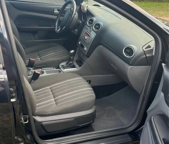 Черный Форд Фокус, объемом двигателя 1.8 л и пробегом 300 тыс. км за 4999 $, фото 7 на Automoto.ua