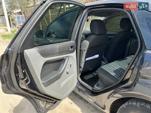 Черный Форд Фокус, объемом двигателя 1.6 л и пробегом 246 тыс. км за 4900 $, фото 5 на Automoto.ua