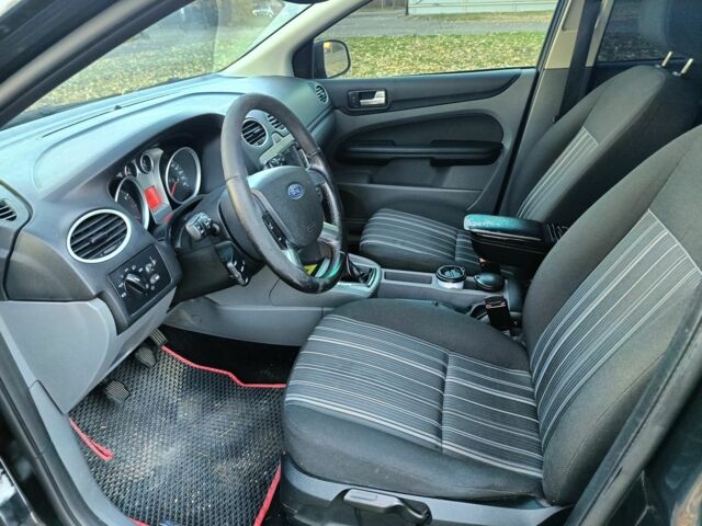 Чорний Форд Фокус, об'ємом двигуна 1.6 л та пробігом 211 тис. км за 3300 $, фото 7 на Automoto.ua