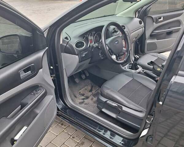 Черный Форд Фокус, объемом двигателя 1.8 л и пробегом 220 тыс. км за 5999 $, фото 6 на Automoto.ua