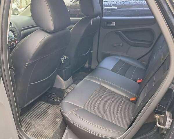 Черный Форд Фокус, объемом двигателя 1.8 л и пробегом 220 тыс. км за 5999 $, фото 10 на Automoto.ua