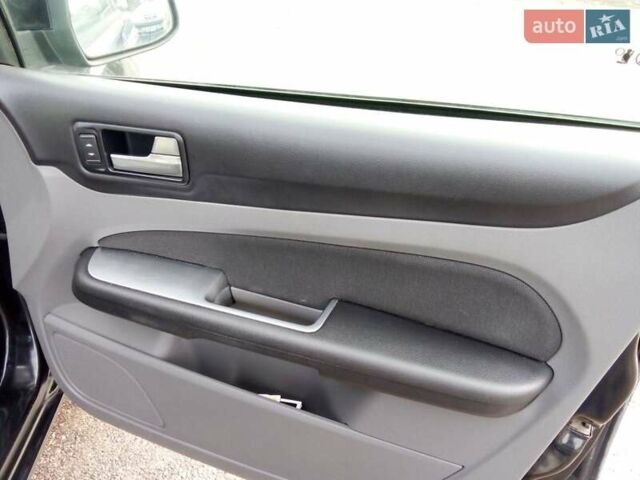 Черный Форд Фокус, объемом двигателя 1.6 л и пробегом 210 тыс. км за 5500 $, фото 17 на Automoto.ua