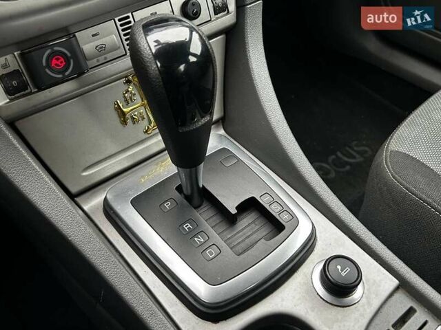 Черный Форд Фокус, объемом двигателя 1.6 л и пробегом 208 тыс. км за 6490 $, фото 21 на Automoto.ua