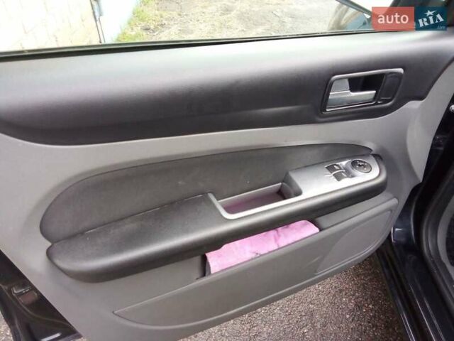 Черный Форд Фокус, объемом двигателя 1.6 л и пробегом 210 тыс. км за 5500 $, фото 19 на Automoto.ua