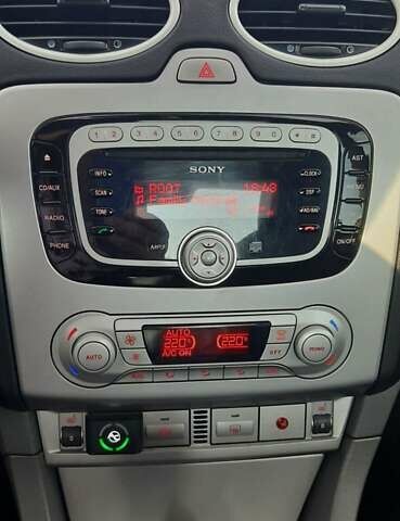 Черный Форд Фокус, объемом двигателя 1.6 л и пробегом 211 тыс. км за 6800 $, фото 6 на Automoto.ua