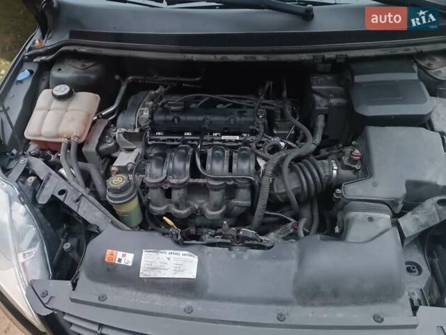 Черный Форд Фокус, объемом двигателя 1.6 л и пробегом 214 тыс. км за 5850 $, фото 2 на Automoto.ua