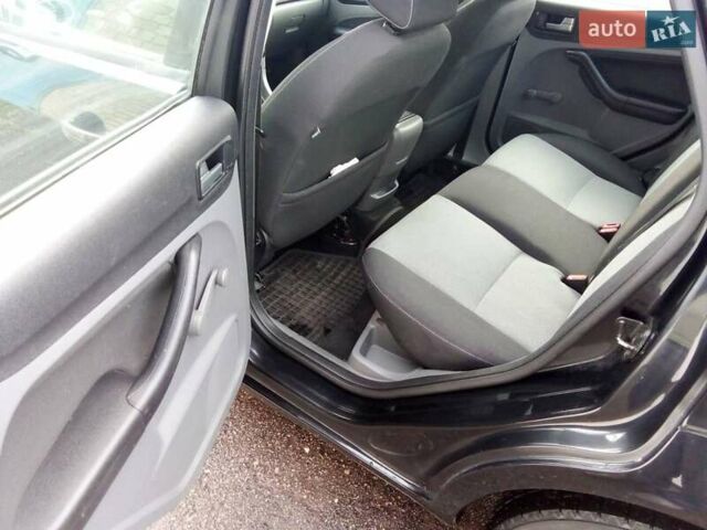 Черный Форд Фокус, объемом двигателя 1.6 л и пробегом 210 тыс. км за 5500 $, фото 15 на Automoto.ua