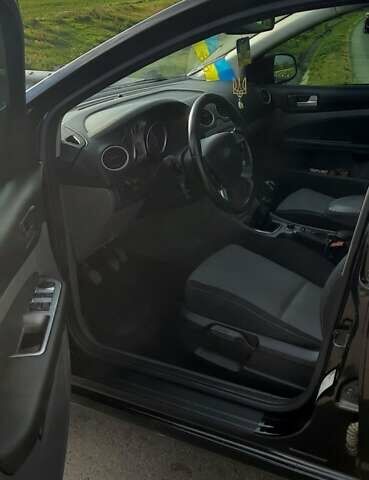 Черный Форд Фокус, объемом двигателя 1.6 л и пробегом 211 тыс. км за 6800 $, фото 13 на Automoto.ua