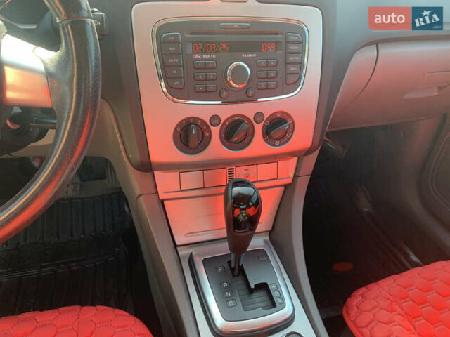 Черный Форд Фокус, объемом двигателя 1.6 л и пробегом 126 тыс. км за 7200 $, фото 5 на Automoto.ua