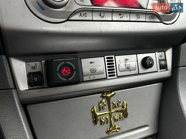 Черный Форд Фокус, объемом двигателя 1.6 л и пробегом 208 тыс. км за 6490 $, фото 19 на Automoto.ua