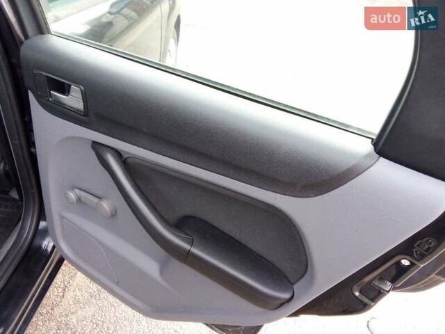 Черный Форд Фокус, объемом двигателя 1.6 л и пробегом 210 тыс. км за 5500 $, фото 18 на Automoto.ua