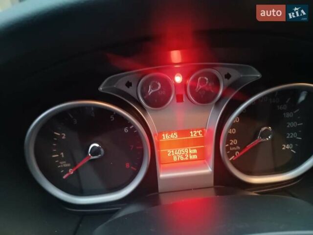 Черный Форд Фокус, объемом двигателя 1.6 л и пробегом 214 тыс. км за 5850 $, фото 12 на Automoto.ua