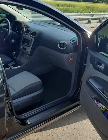 Черный Форд Фокус, объемом двигателя 1.6 л и пробегом 211 тыс. км за 6800 $, фото 14 на Automoto.ua