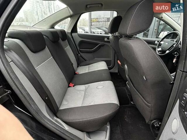 Черный Форд Фокус, объемом двигателя 1.6 л и пробегом 208 тыс. км за 6490 $, фото 11 на Automoto.ua