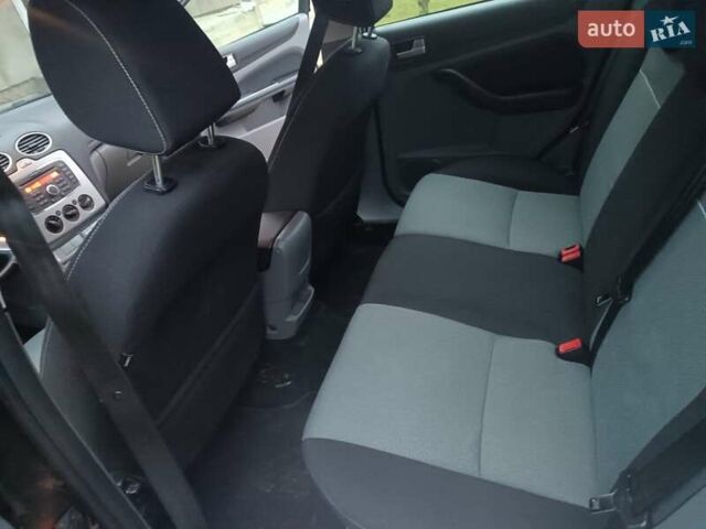 Черный Форд Фокус, объемом двигателя 1.6 л и пробегом 214 тыс. км за 5850 $, фото 9 на Automoto.ua