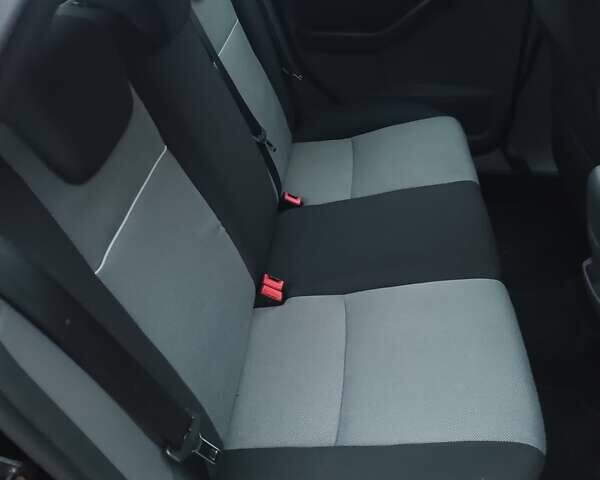 Черный Форд Фокус, объемом двигателя 1.6 л и пробегом 214 тыс. км за 5850 $, фото 6 на Automoto.ua