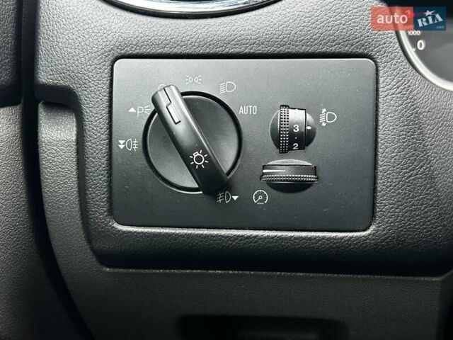 Черный Форд Фокус, объемом двигателя 1.6 л и пробегом 208 тыс. км за 6490 $, фото 15 на Automoto.ua