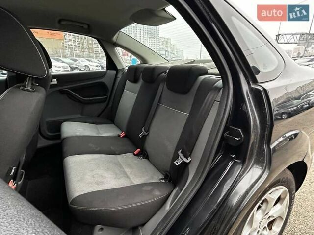 Черный Форд Фокус, объемом двигателя 1.6 л и пробегом 208 тыс. км за 6490 $, фото 8 на Automoto.ua