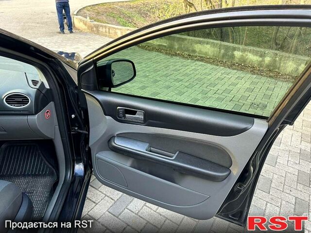 Черный Форд Фокус, объемом двигателя 1.6 л и пробегом 180 тыс. км за 5700 $, фото 7 на Automoto.ua