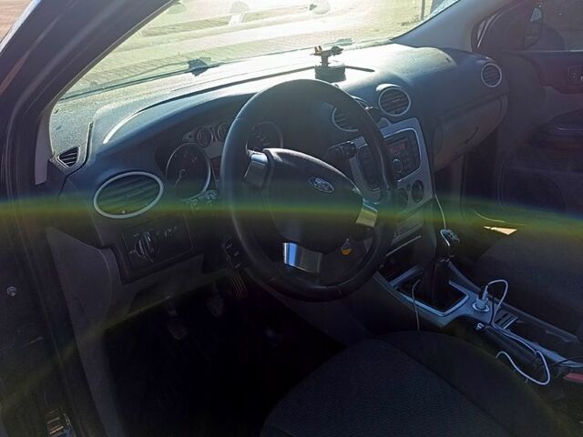 Черный Форд Фокус, объемом двигателя 1.6 л и пробегом 190 тыс. км за 6000 $, фото 6 на Automoto.ua