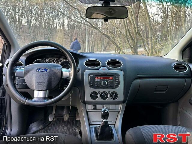 Черный Форд Фокус, объемом двигателя 1.6 л и пробегом 180 тыс. км за 5700 $, фото 3 на Automoto.ua