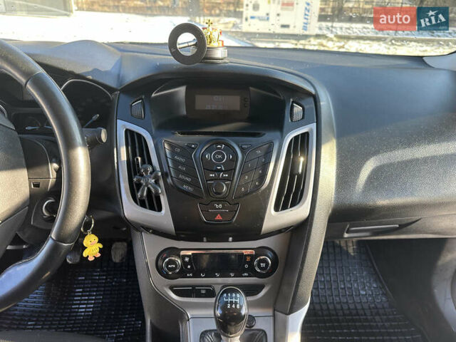 Чорний Форд Фокус, об'ємом двигуна 1.6 л та пробігом 317 тис. км за 6000 $, фото 13 на Automoto.ua