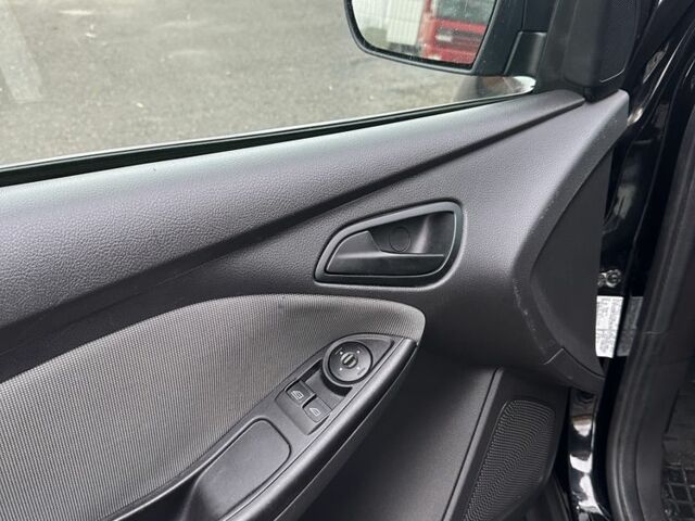 Черный Форд Фокус, объемом двигателя 2 л и пробегом 100 тыс. км за 6000 $, фото 10 на Automoto.ua