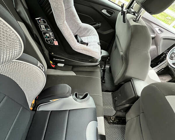 Черный Форд Фокус, объемом двигателя 2 л и пробегом 159 тыс. км за 7999 $, фото 16 на Automoto.ua