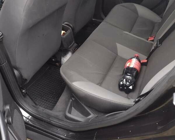 Чорний Форд Фокус, об'ємом двигуна 2 л та пробігом 253 тис. км за 6500 $, фото 8 на Automoto.ua