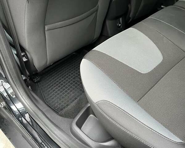 Черный Форд Фокус, объемом двигателя 1.6 л и пробегом 205 тыс. км за 7500 $, фото 5 на Automoto.ua