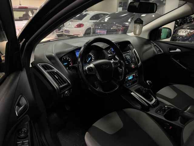 Черный Форд Фокус, объемом двигателя 1.6 л и пробегом 199 тыс. км за 7800 $, фото 10 на Automoto.ua