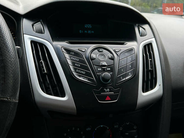 Форд Фокус 2013 в Львове на Automoto.ua Черный Форд Фокус, объемом двигателя 2 л и пробегом 230 тыс. км за 6999 $, фото 12 на Automoto.ua