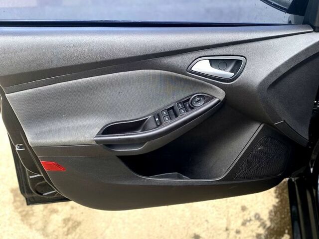 Черный Форд Фокус, объемом двигателя 2 л и пробегом 223 тыс. км за 6800 $, фото 6 на Automoto.ua