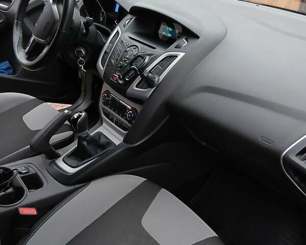 Черный Форд Фокус, объемом двигателя 1 л и пробегом 60 тыс. км за 8000 $, фото 2 на Automoto.ua