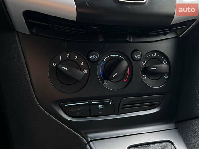 Форд Фокус 2013 в Львове на Automoto.ua Черный Форд Фокус, объемом двигателя 2 л и пробегом 230 тыс. км за 6999 $, фото 13 на Automoto.ua