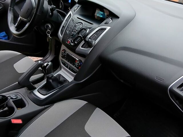 Чорний Форд Фокус, об'ємом двигуна 1 л та пробігом 260 тис. км за 8000 $, фото 2 на Automoto.ua