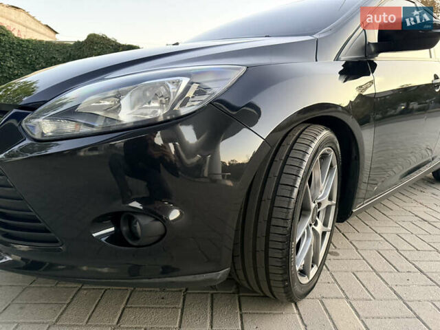 Форд Фокус 2013 в Днепре (Днепропетровске) на Automoto.ua Черный Форд Фокус, объемом двигателя 2 л и пробегом 221 тыс. км за 8000 $, фото 5 на Automoto.ua