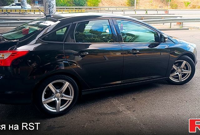 Форд Фокус 2014 у Одесі на Automoto.ua Чорний Форд Фокус, об'ємом двигуна 2 л та пробігом 98 тис. км за 6500 $, фото 3 на Automoto.ua