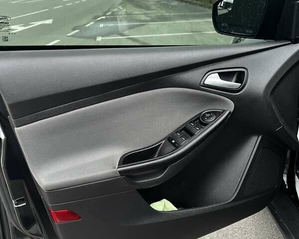 Черный Форд Фокус, объемом двигателя 2 л и пробегом 215 тыс. км за 8500 $, фото 6 на Automoto.ua