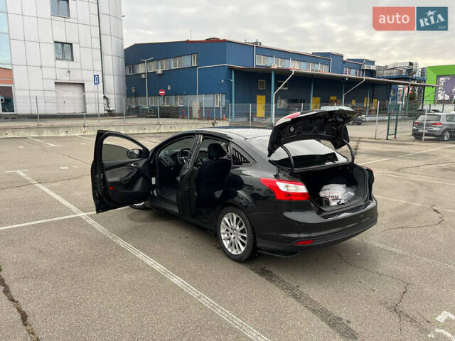 Черный Форд Фокус, объемом двигателя 2 л и пробегом 300 тыс. км за 7500 $, фото 22 на Automoto.ua