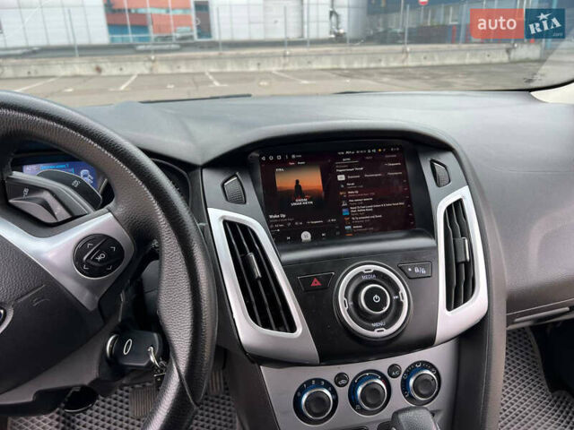 Черный Форд Фокус, объемом двигателя 2 л и пробегом 300 тыс. км за 7500 $, фото 31 на Automoto.ua