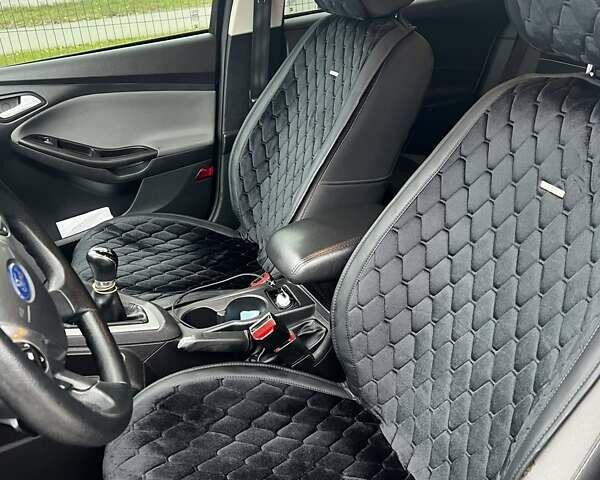 Черный Форд Фокус, объемом двигателя 2 л и пробегом 215 тыс. км за 8500 $, фото 7 на Automoto.ua