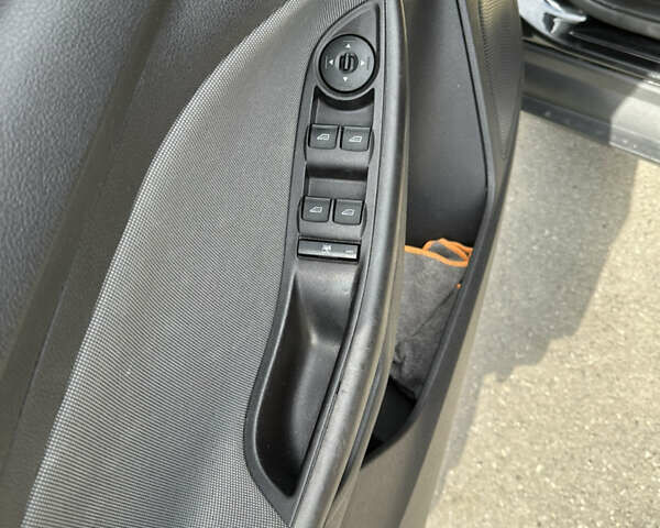 Чорний Форд Фокус, об'ємом двигуна 2 л та пробігом 198 тис. км за 7500 $, фото 6 на Automoto.ua