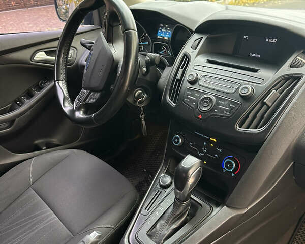 Чорний Форд Фокус, об'ємом двигуна 2 л та пробігом 260 тис. км за 8600 $, фото 7 на Automoto.ua