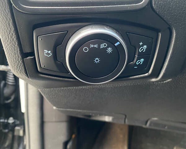 Чорний Форд Фокус, об'ємом двигуна 2 л та пробігом 183 тис. км за 7000 $, фото 23 на Automoto.ua