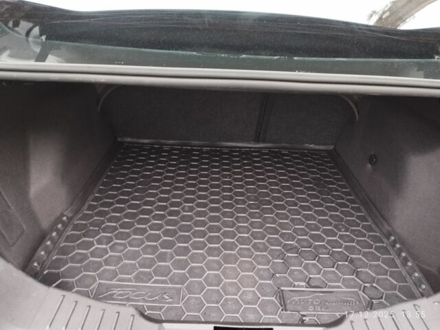 Черный Форд Фокус, объемом двигателя 2 л и пробегом 195 тыс. км за 7900 $, фото 13 на Automoto.ua