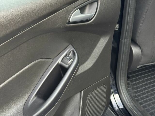 Чорний Форд Фокус, об'ємом двигуна 2 л та пробігом 165 тис. км за 7800 $, фото 9 на Automoto.ua