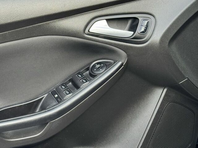 Чорний Форд Фокус, об'ємом двигуна 2 л та пробігом 165 тис. км за 7800 $, фото 8 на Automoto.ua