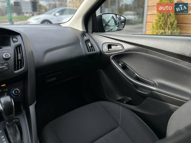 Чорний Форд Фокус, об'ємом двигуна 2 л та пробігом 121 тис. км за 9200 $, фото 42 на Automoto.ua